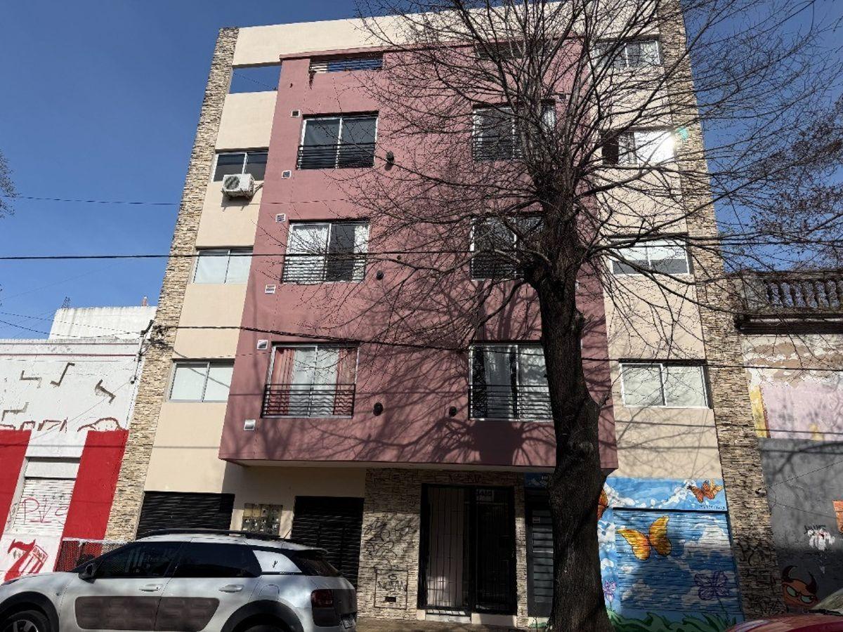 Foto de Departamento de 46 m² con 1 dormitorio en alquiler en La Plata, imagen 1