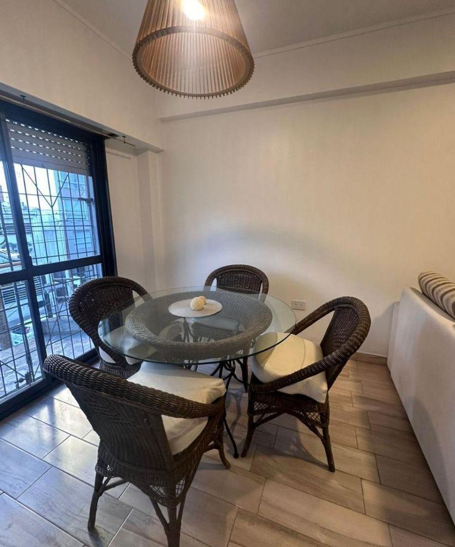 Foto de Departamento de 55 m² con 2 dormitorios y cochera en venta en La Plata, imagen 2