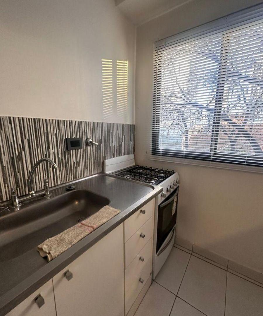 Foto de Departamento de 55 m² con 2 dormitorios y cochera en venta en La Plata, imagen 5