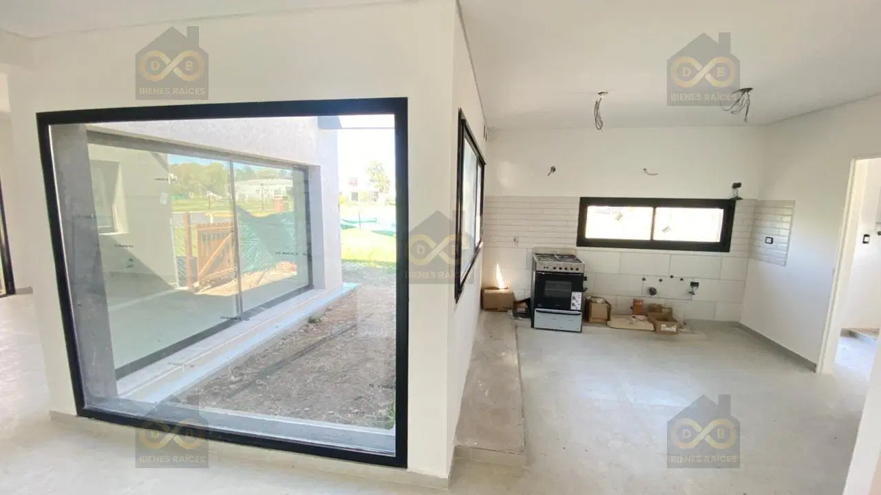 Casa  en Venta en Santa Lucia, Pilar del Este, Pilar 5
