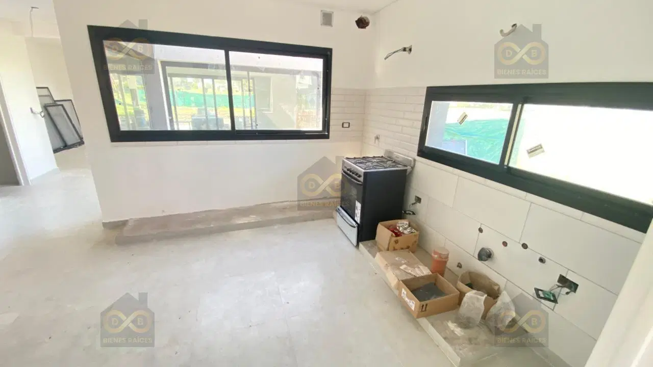 Casa  en Venta en Santa Lucia, Pilar del Este, Pilar 2