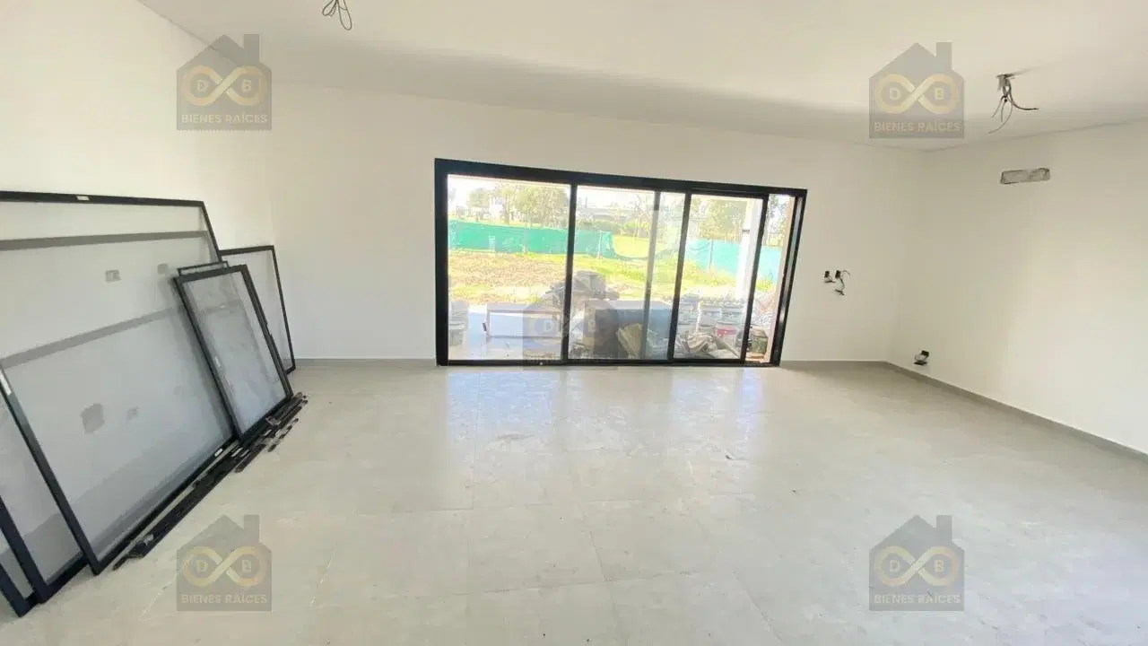 Casa  en Venta en Santa Lucia, Pilar del Este, Pilar 4