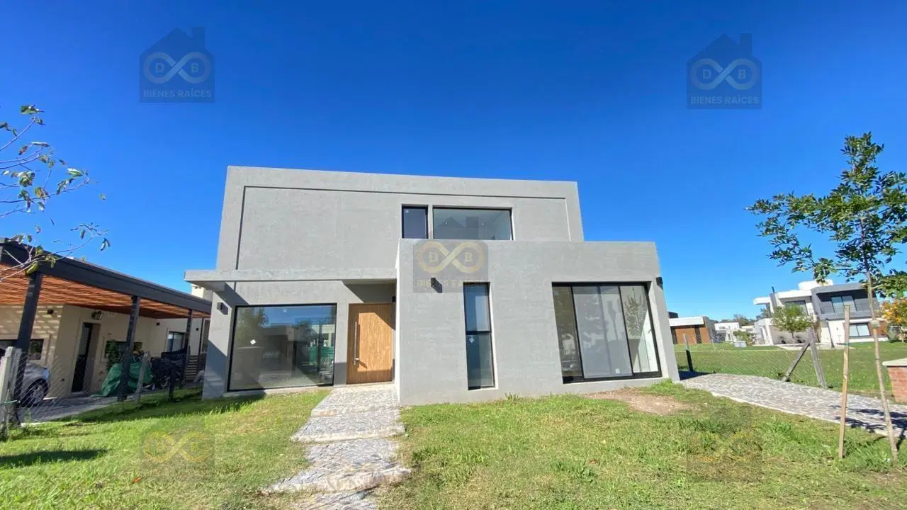 Casa  en Venta en Santa Lucia, Pilar del Este, Pilar 3