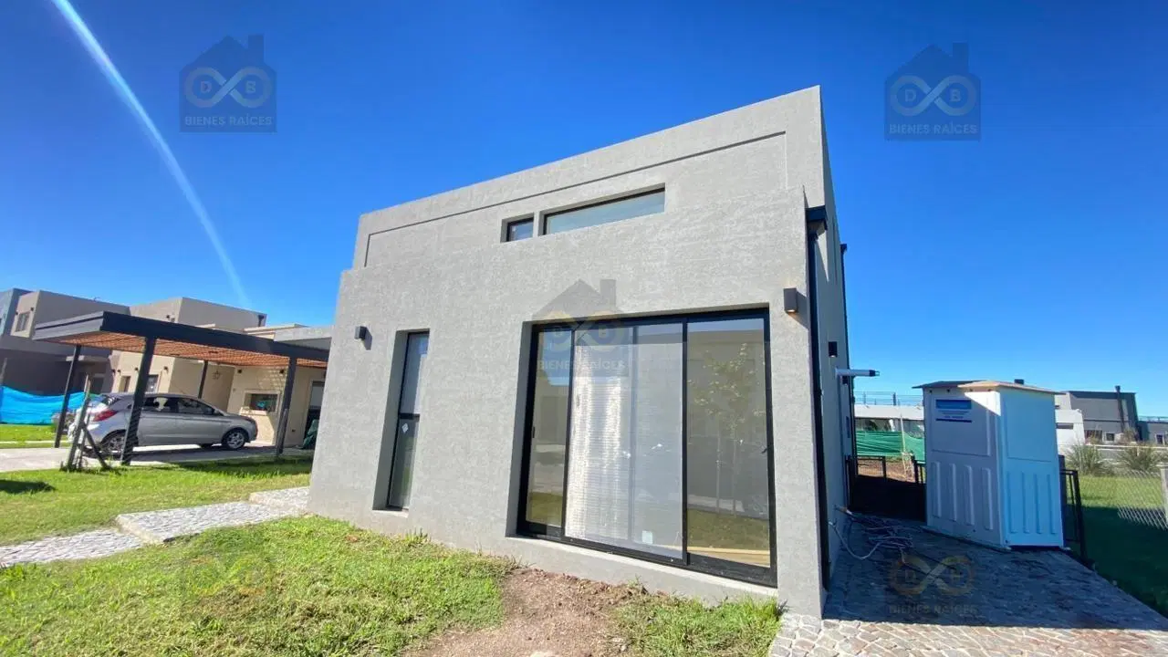 Casa  en Venta en Santa Lucia, Pilar del Este, Pilar 4