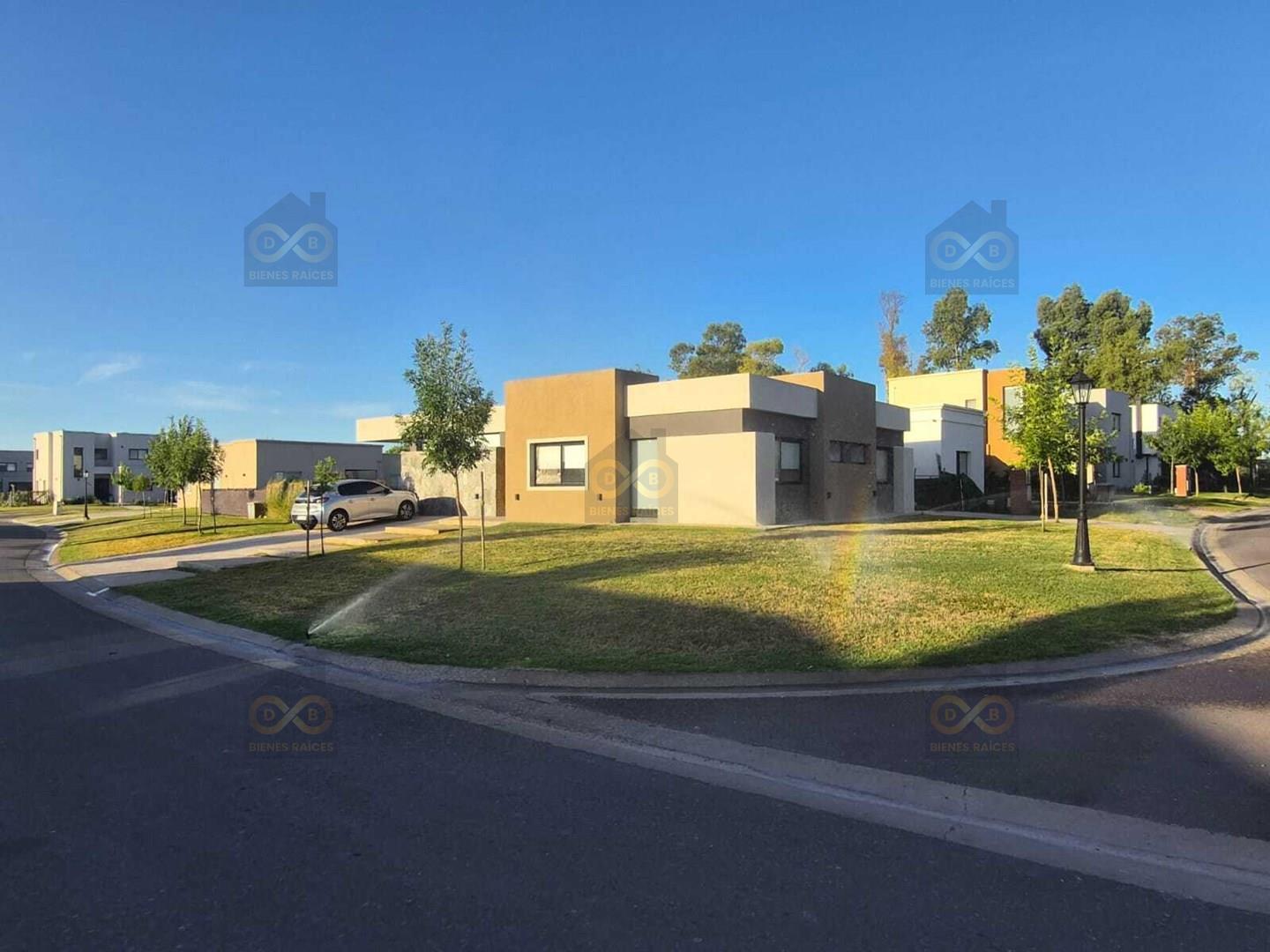 Casa en Venta en Santa Lucia, Pilar del Este, Pilar