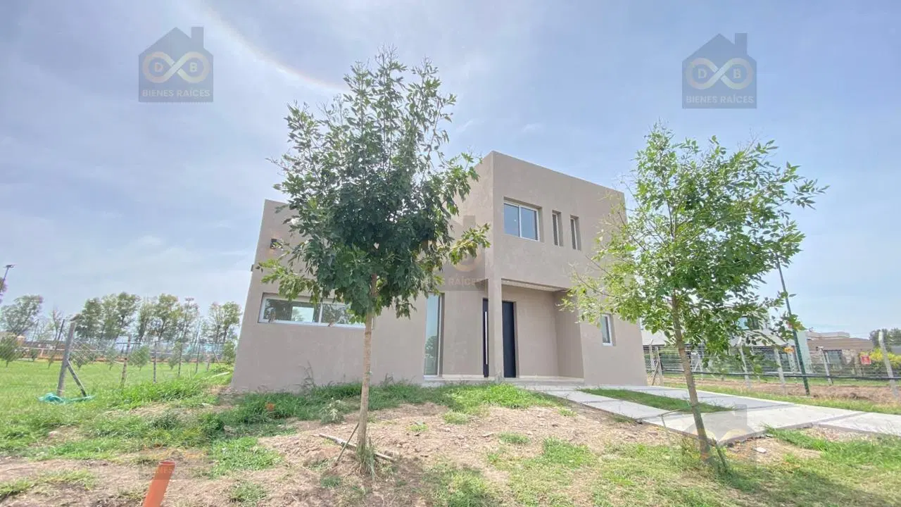 Casa  en Venta en Santa Lucia, Pilar del Este, Pilar 3