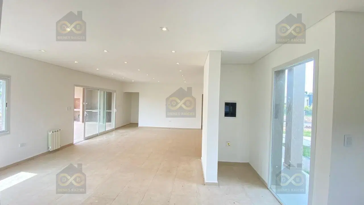 Casa  en Venta en Santa Lucia, Pilar del Este, Pilar 2