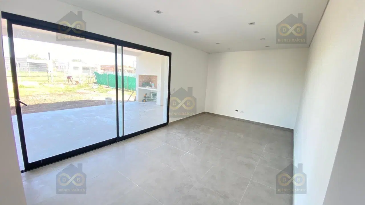Casa  en Venta en Santa Lucia, Pilar del Este, Pilar 4