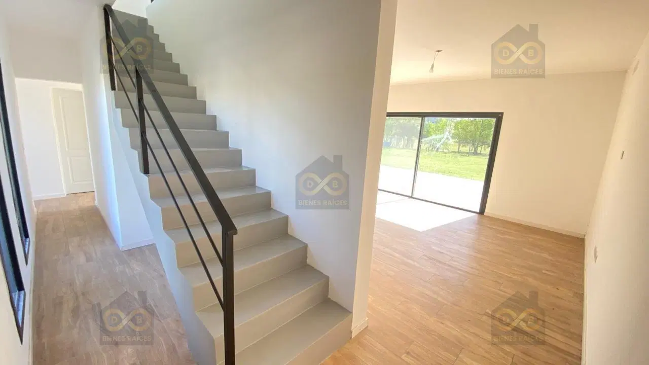 Casa  en Venta en Santa Lucia, Pilar del Este, Pilar 3