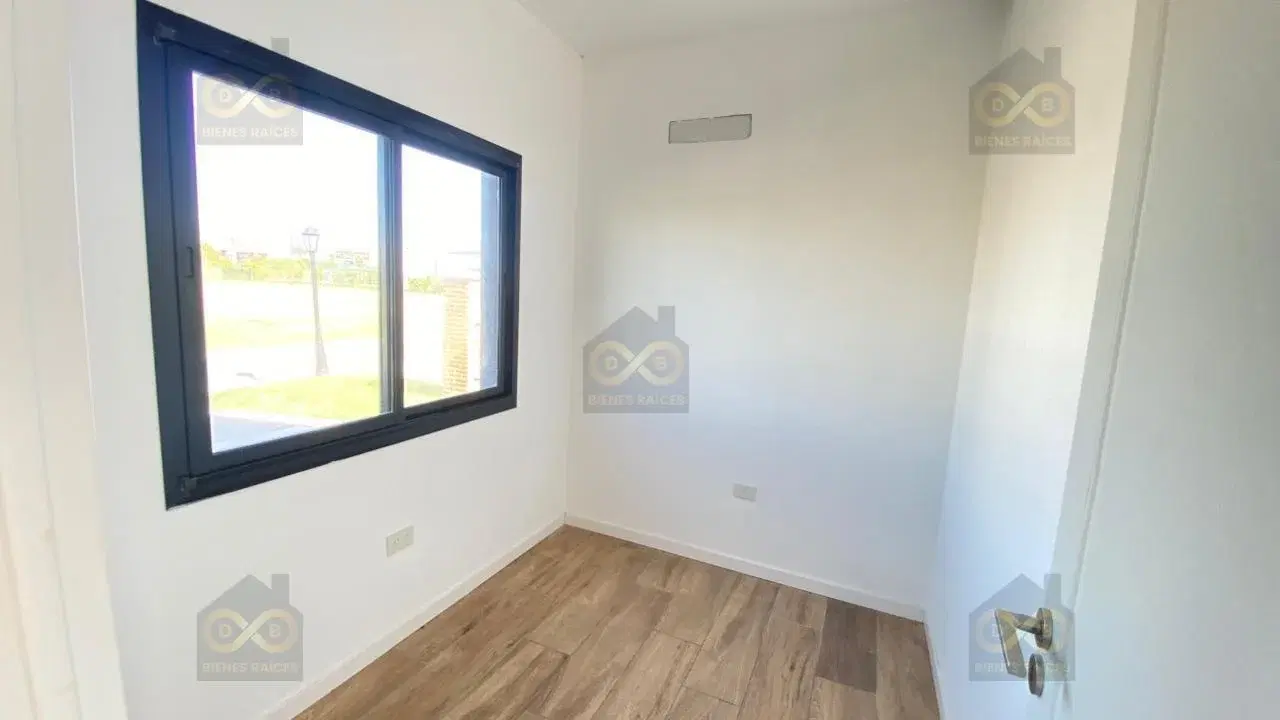Casa  en Venta en Santa Lucia, Pilar del Este, Pilar 4