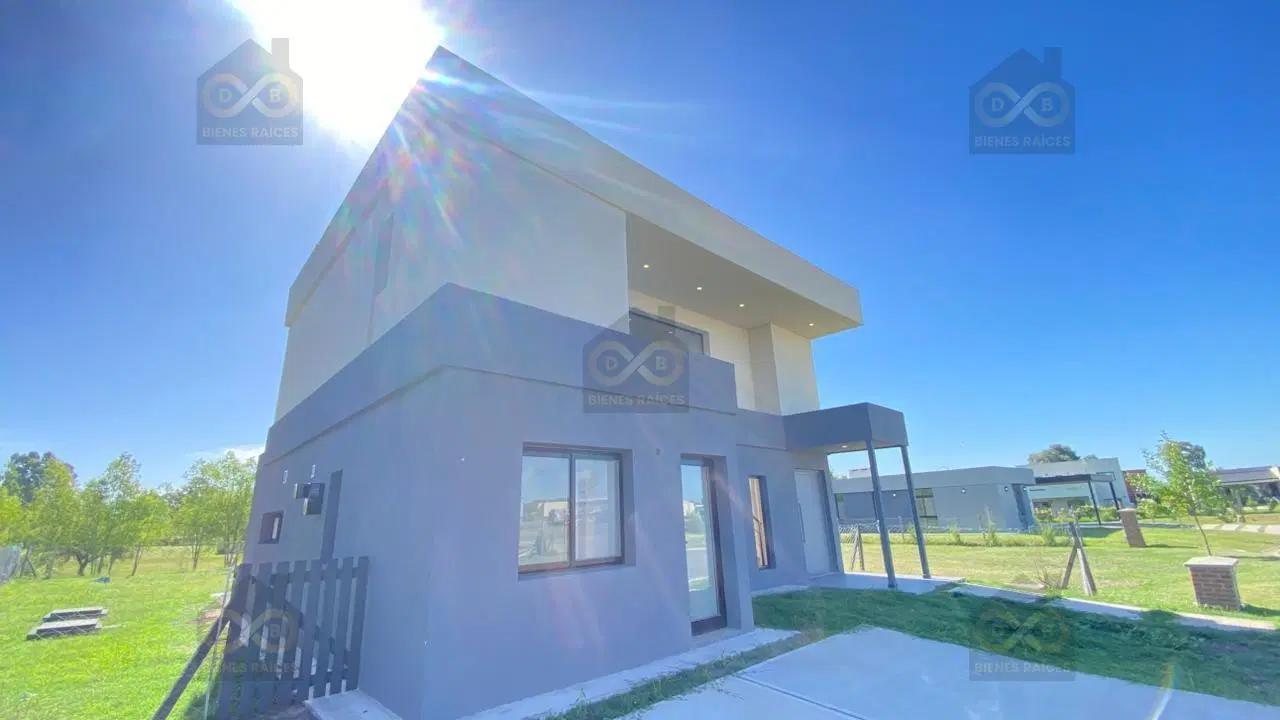 Casa  en Venta en Santa Lucia, Pilar del Este, Pilar 2