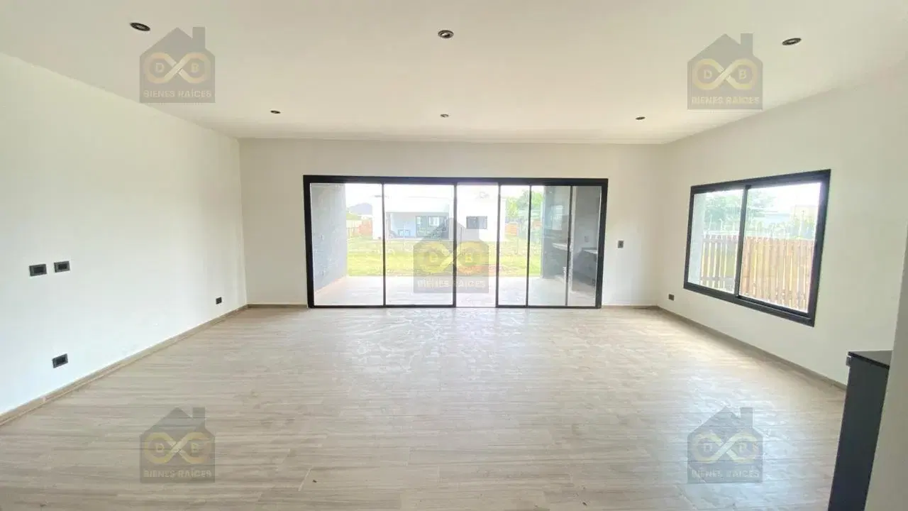 Casa en Venta en Santa Lucia, Pilar del Este, Pilar 4