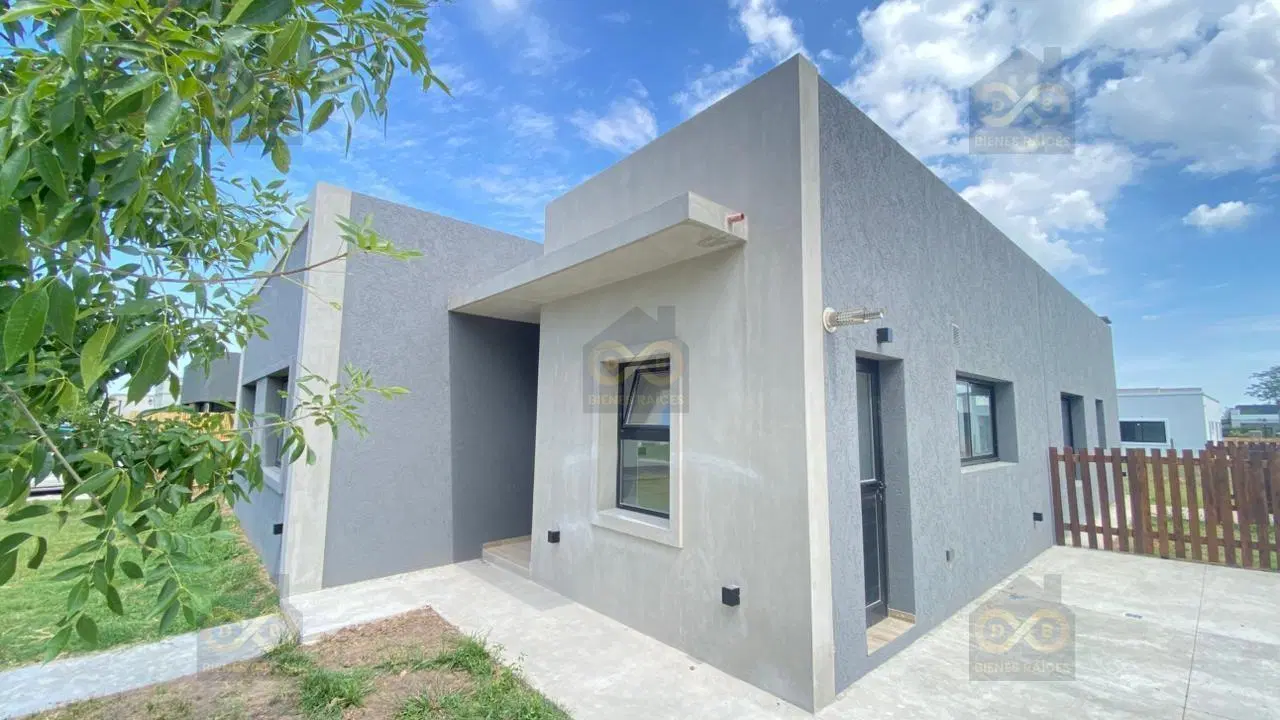 Casa en Venta en Santa Lucia, Pilar del Este, Pilar 2