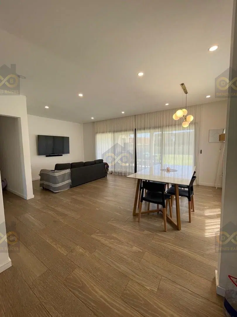 Casa  en Venta en Santa Lucia, Pilar del Este, Pilar 2