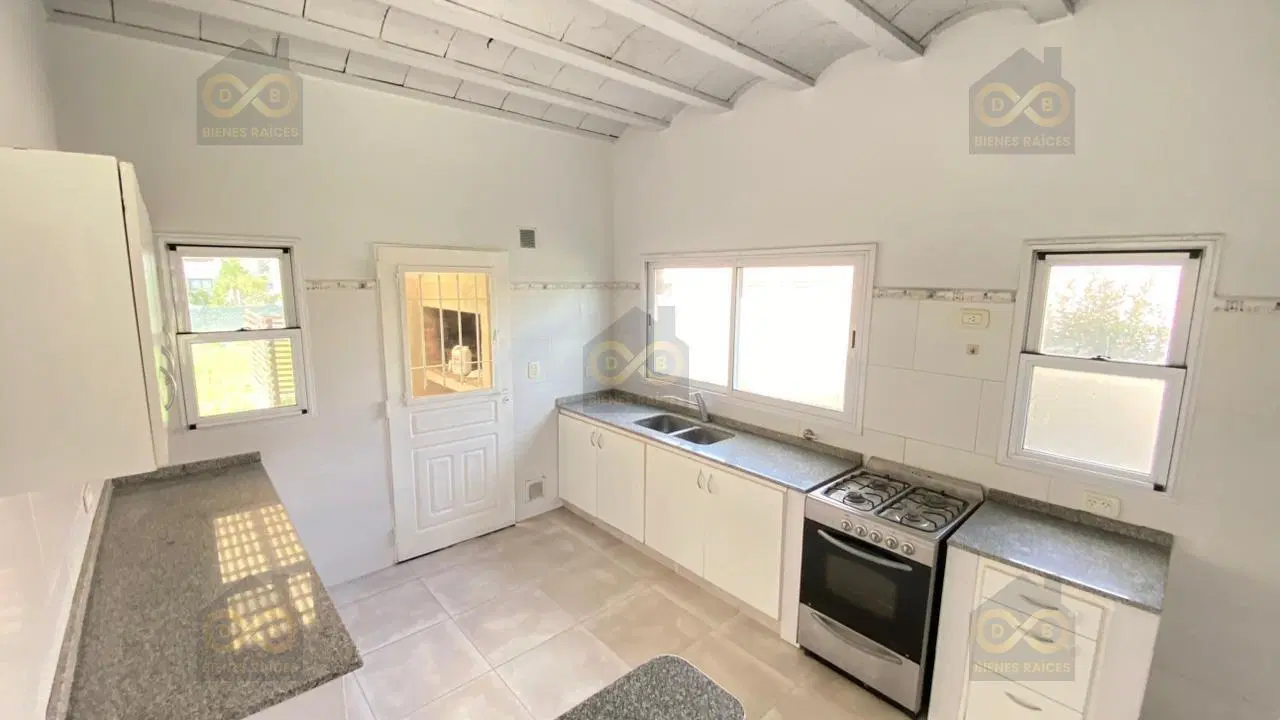 Casa  en Venta en San Ramiro, Pilar del Este, Pilar 3