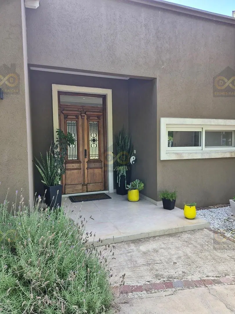 Casa  en Venta en Los Jazmines, Pilar del Este, Pilar 3