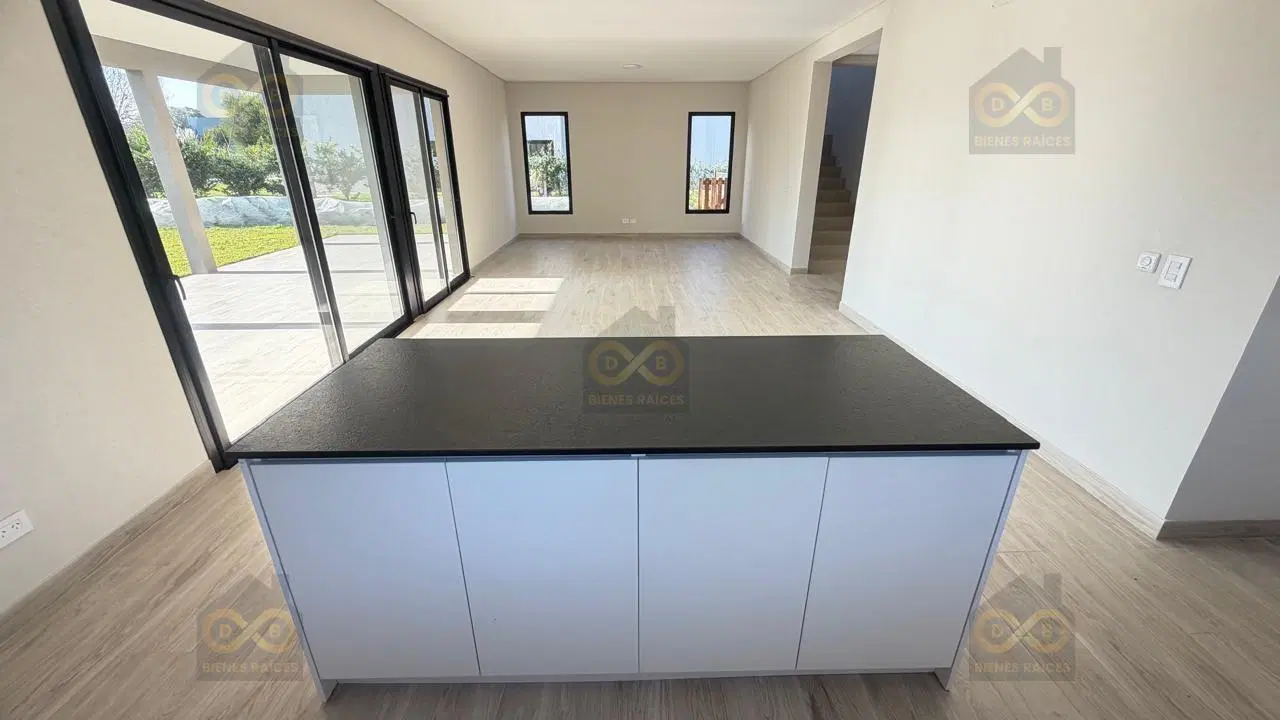Casa  en Alquiler en Santa Guadalupe, Pilar del Este, Pilar 4