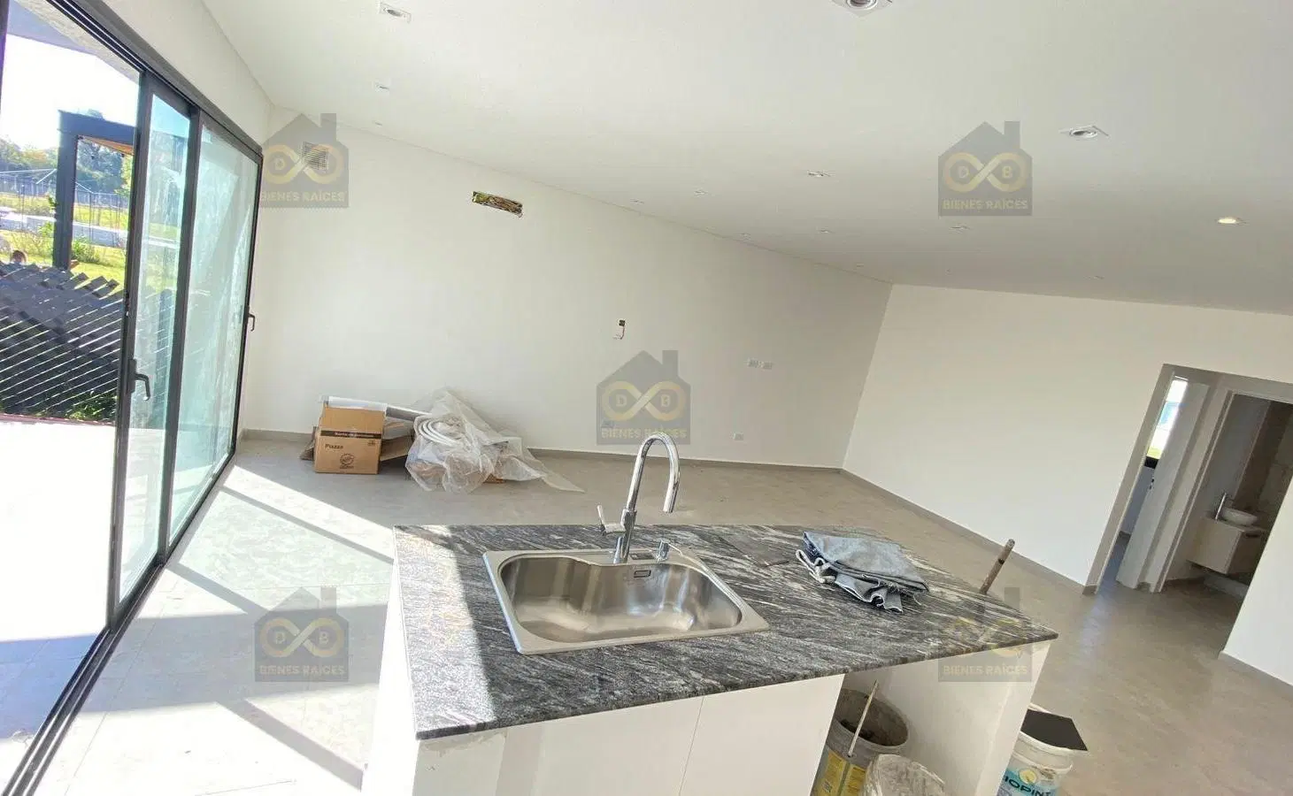 Casa  en Venta en Santa Lucia, Pilar del Este, Pilar 3
