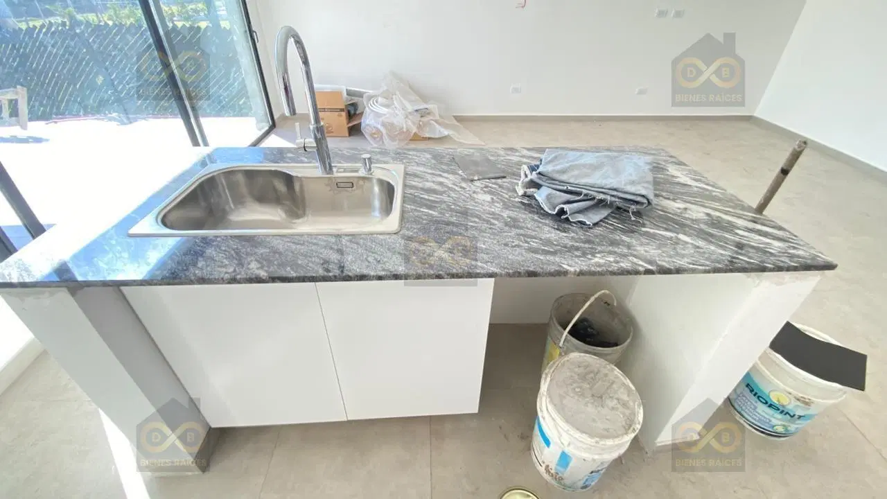 Casa  en Venta en Santa Lucia, Pilar del Este, Pilar 5