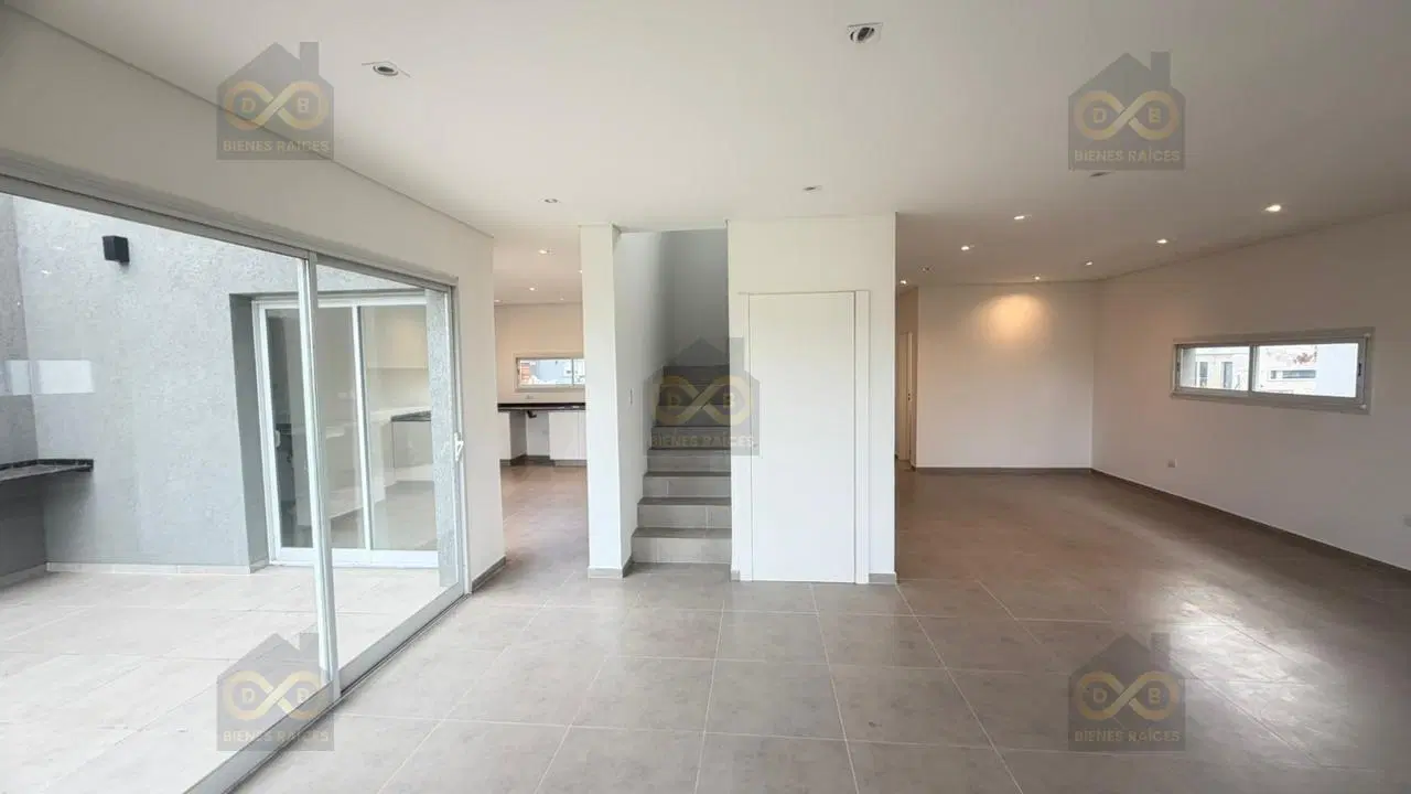 Casa  en Venta en Santa Lucia, Pilar del Este, Pilar 5