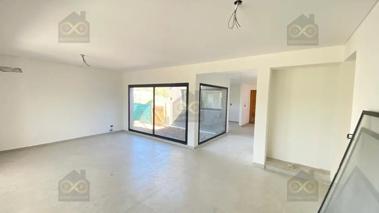 Casa  en Venta en Santa Lucia, Pilar del Este, Pilar 3