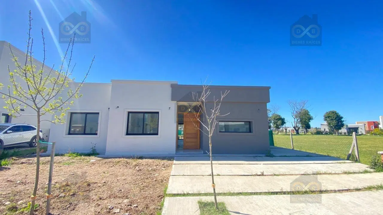 Casa  en Venta en Santa Lucia, Pilar del Este, Pilar 5
