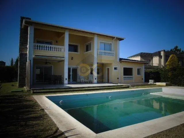 Casa de gran calidad y diseño en Venta ubicado en Los Jazmines, Pilar del Este, G.B.A. Zona Norte 5