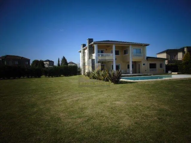 Casa de gran calidad y diseño en Venta ubicado en Los Jazmines, Pilar del Este, G.B.A. Zona Norte 8