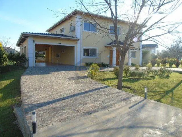 Casa de gran calidad y diseño en Venta ubicado en Los Jazmines, Pilar del Este, G.B.A. Zona Norte 4