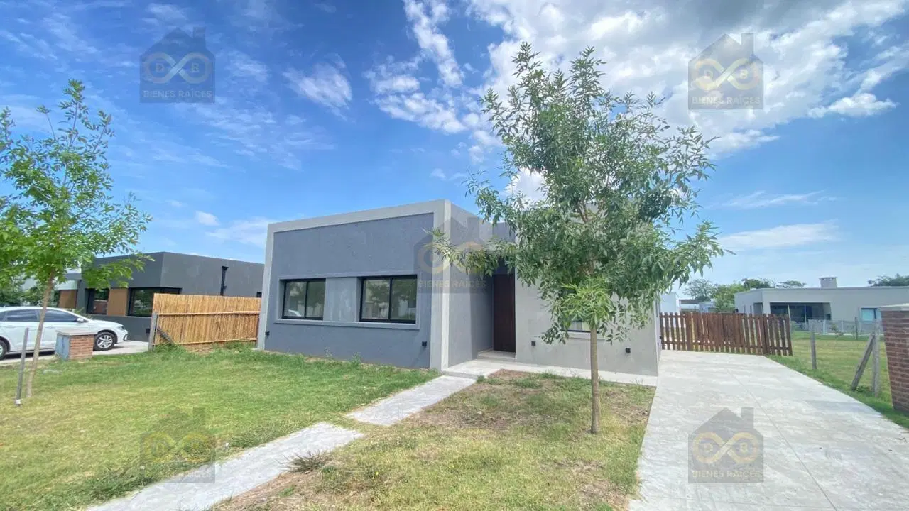 Casa  en Venta en Santa Lucia, Pilar del Este, Pilar 2