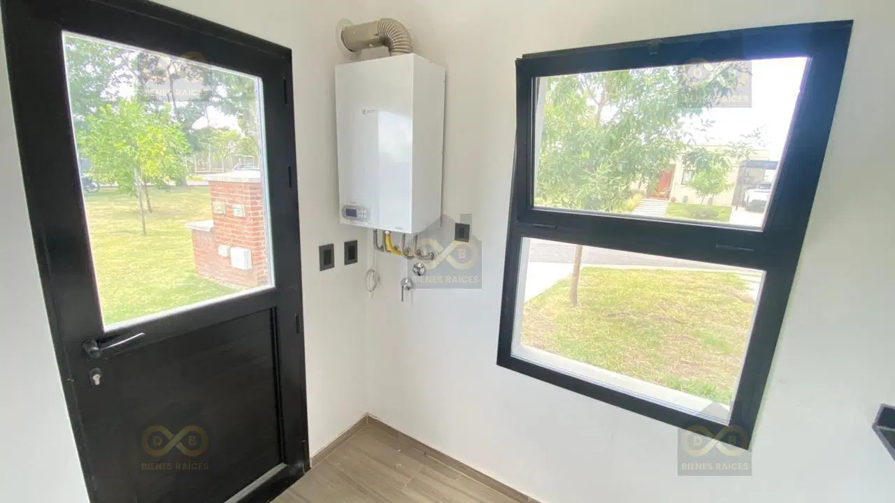 Casa  en Venta en Santa Lucia, Pilar del Este, Pilar 5