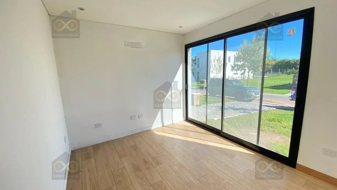Casa  en Venta en Santa Lucia, Pilar del Este, Pilar 5