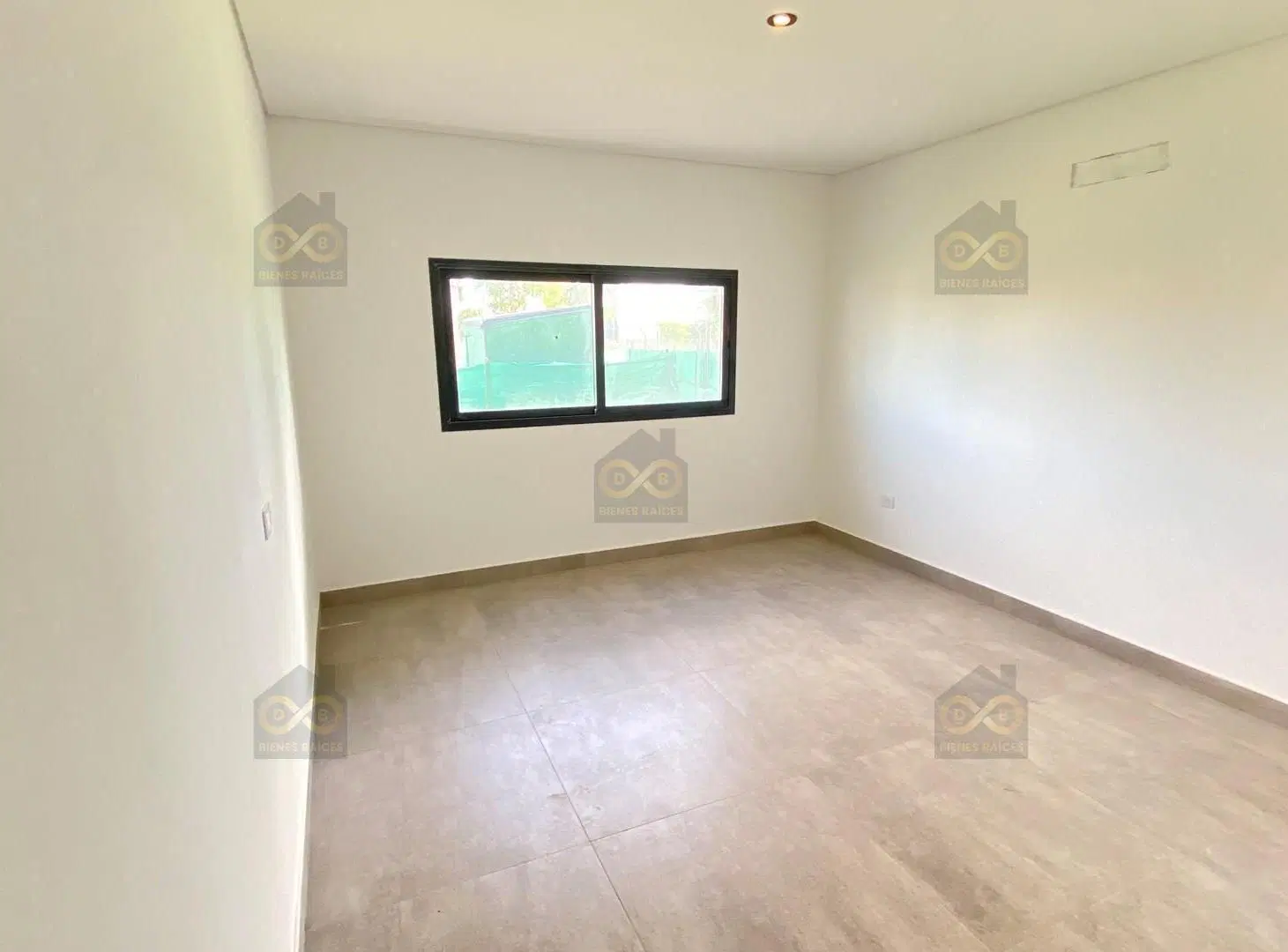 Casa  en Venta en Santa Lucia, Pilar del Este, Pilar 4