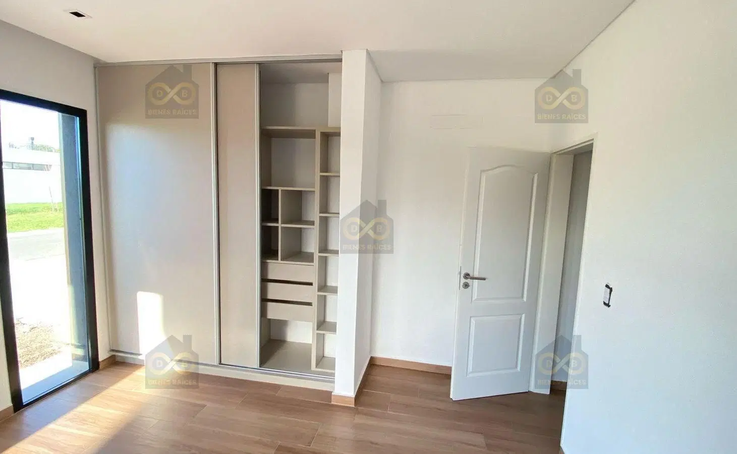 Casa  en Venta en Santa Lucia, Pilar del Este, Pilar 5