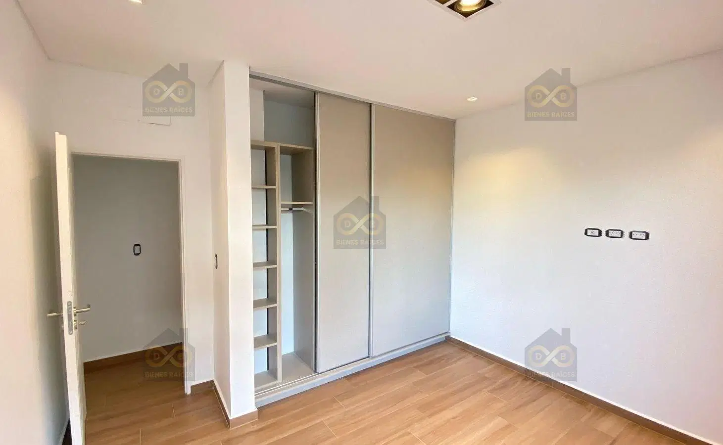 Casa  en Venta en Santa Lucia, Pilar del Este, Pilar 4