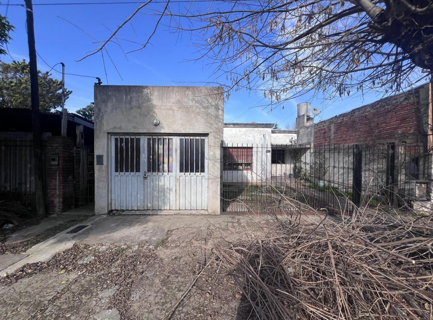 tres casas en un lote de 10 x 60 en los hornos en venta!!