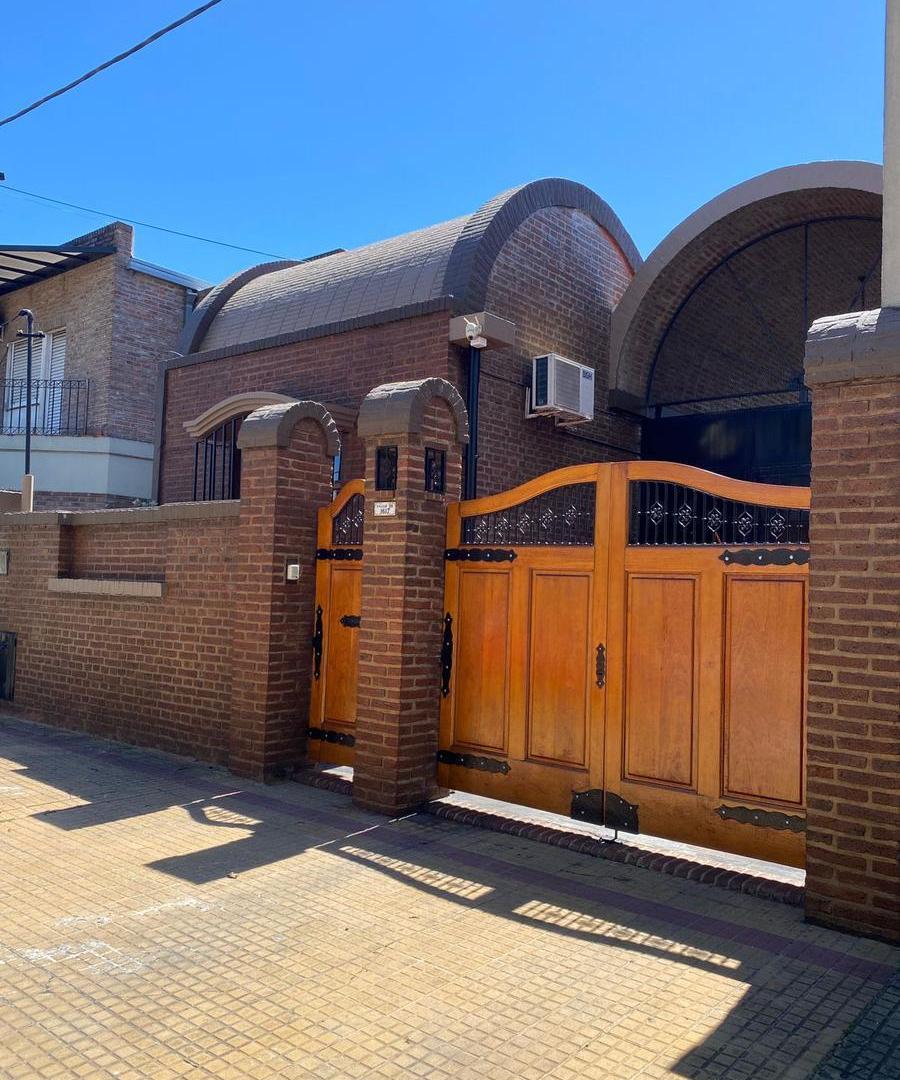 Casa en venta 2 dormitorios cerca al parque San Martin