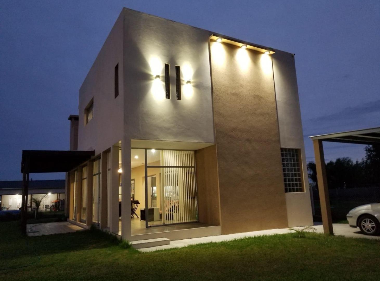Casa en venta de 3 dormitorios - Barrio el Remanso (185 e/78 y 85)
