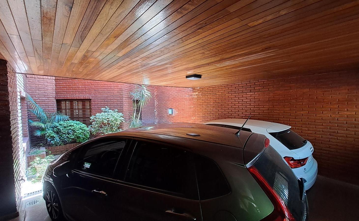 Casa en Venta de 3 dormitorios parque y quincho en la plata