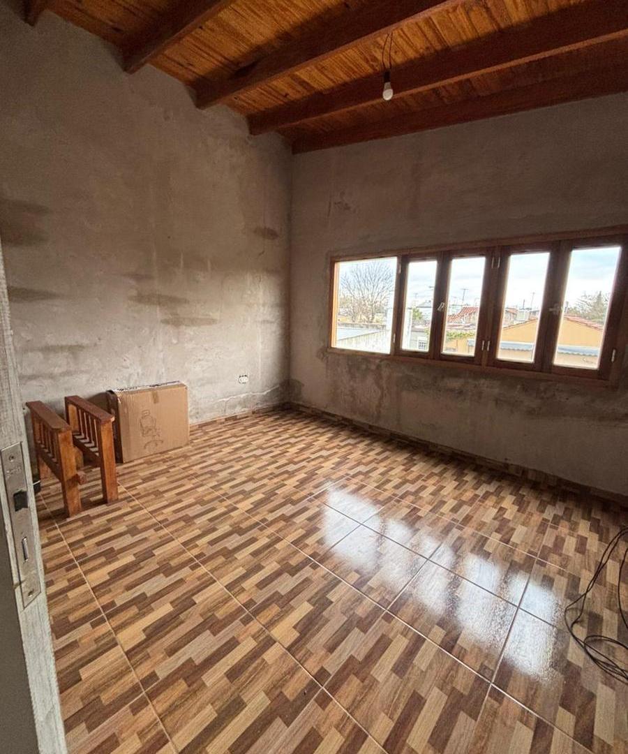 Foto de Casa en venta en Los Hornos - 3 ambientes, imagen 2