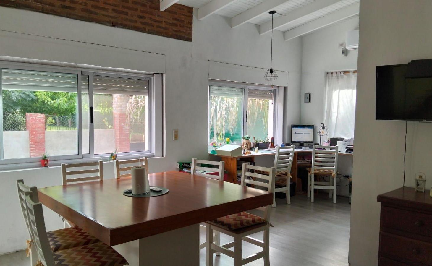 Foto de Casa 9 e 654 y 655 7 AMBIENTES CON PILETA EN SICARDI, LA PLATA, imagen 1