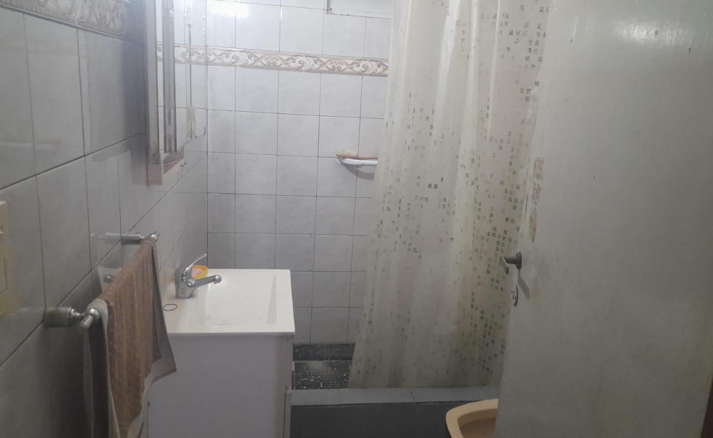 Foto de Terreno en 149 / 45 y 46 con casa a Refaccionar/Reciclar sobre 10 x 60, imagen 4