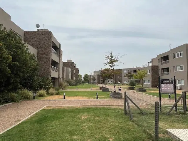 Venta Departamento amoblado con jardín en Golf Pilara, Terrazas al Golf, Pilar 3