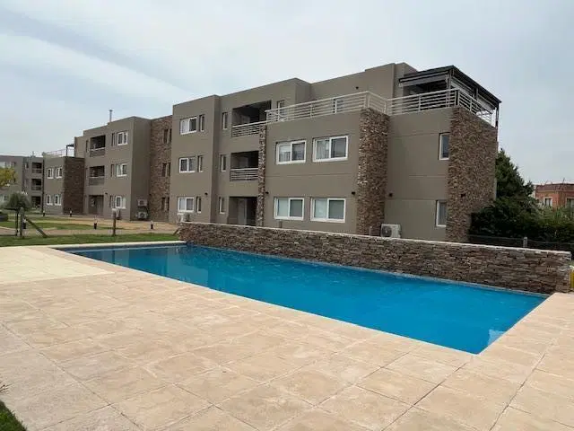 Venta Departamento amoblado con jardín en Golf Pilara, Terrazas al Golf, Pilar 1