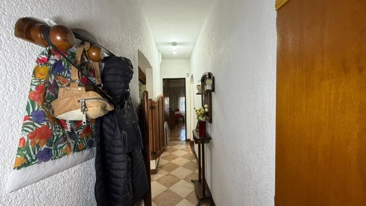 Casa en venta Castelar Norte 2 dormitorios con cochera cubierta pileta y jardin 4