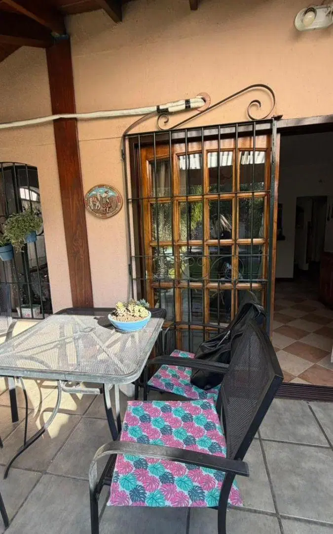 Casa en venta Castelar Norte 2 dormitorios con cochera cubierta pileta y jardin 5