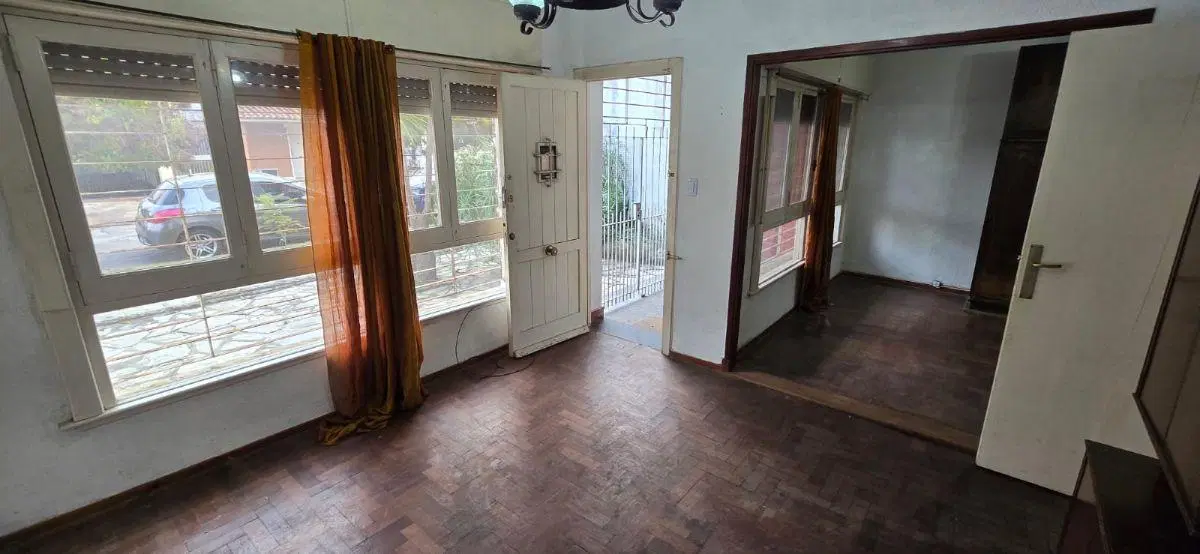 Venta Casa Castelar 3 Ambientes Con Cochera , Pileta Y Jardin Apto Credito 3