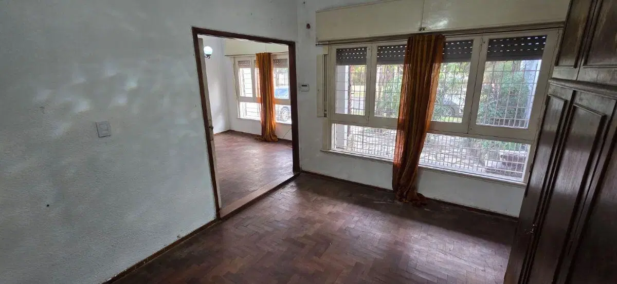 Venta Casa Castelar 3 Ambientes Con Cochera , Pileta Y Jardin Apto Credito 4