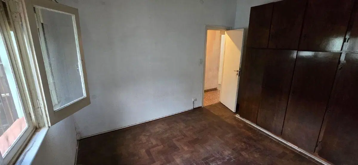 Venta Casa Castelar 3 Ambientes Con Cochera , Pileta Y Jardin Apto Credito 2