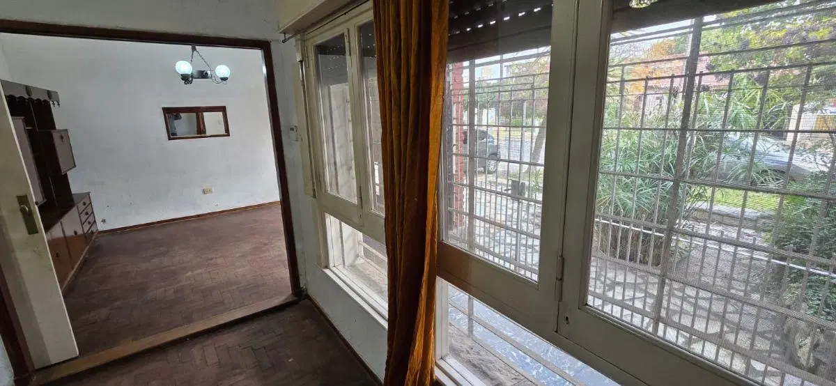 Venta Casa Castelar 3 Ambientes Con Cochera , Pileta Y Jardin Apto Credito 5